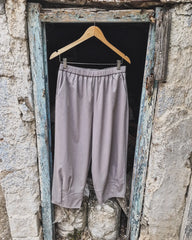 Harlo pants with a comfortable line