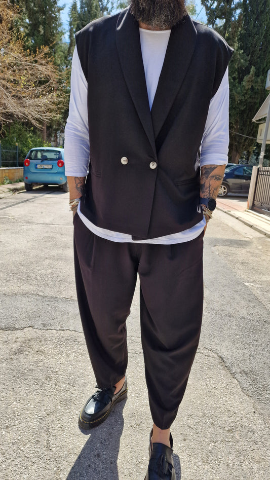 Clint wore trousers and a sleeveless jacket.